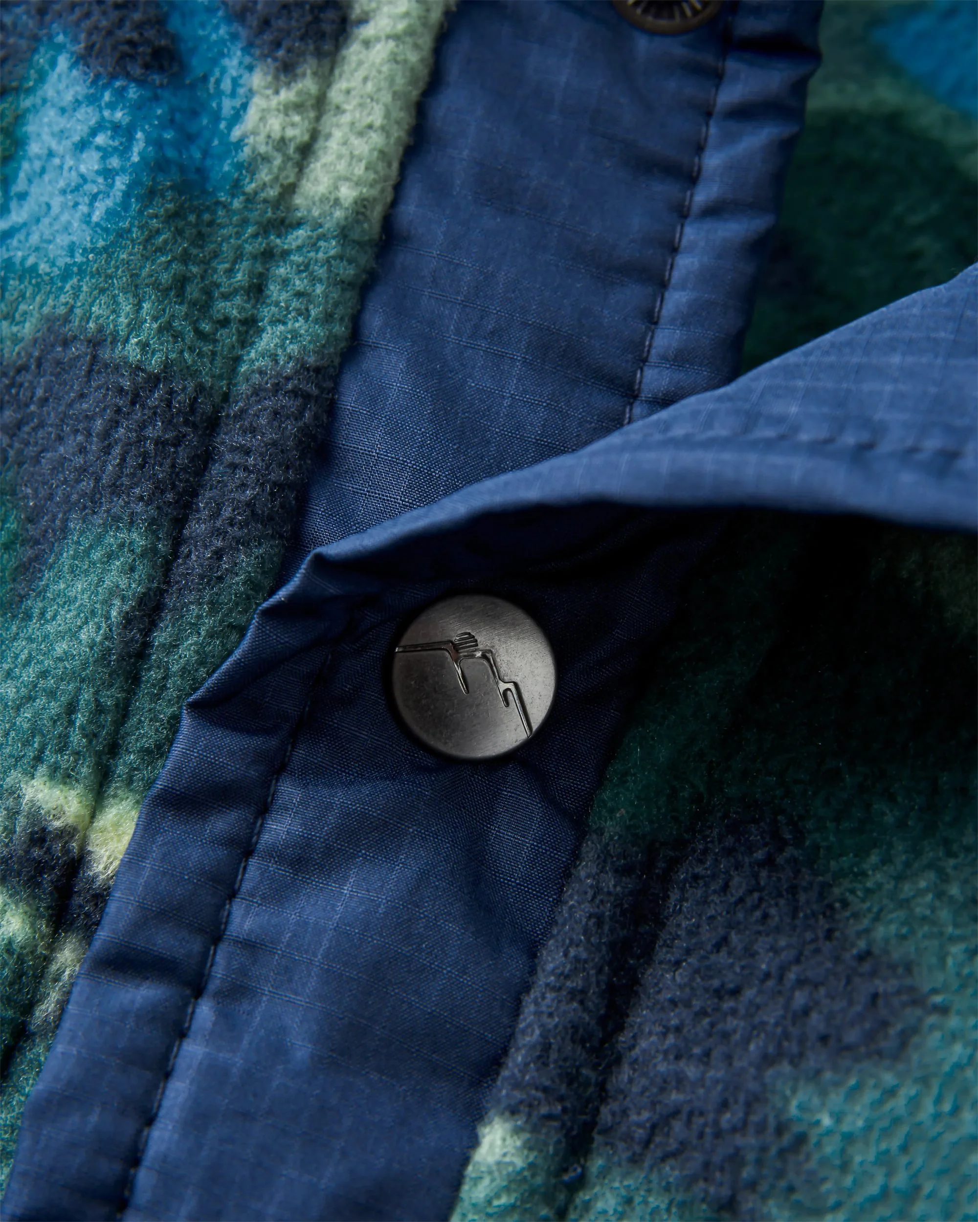 Adrift Polar Fleece - Alpine Camo Rain Forest - Image 6