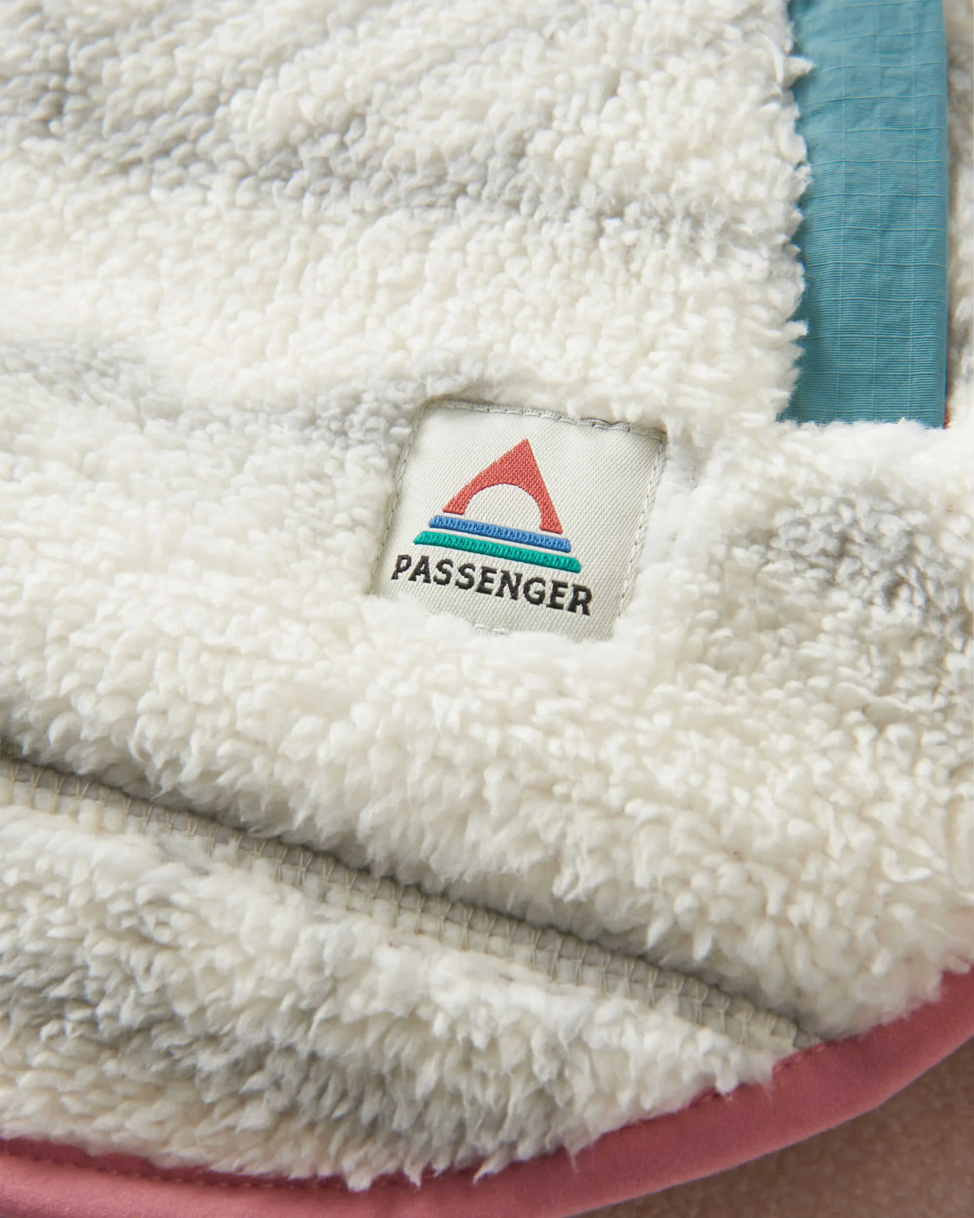 Beaumont Sherpa Hooded Fleece - Mountain Geo Vintage White - Image 3