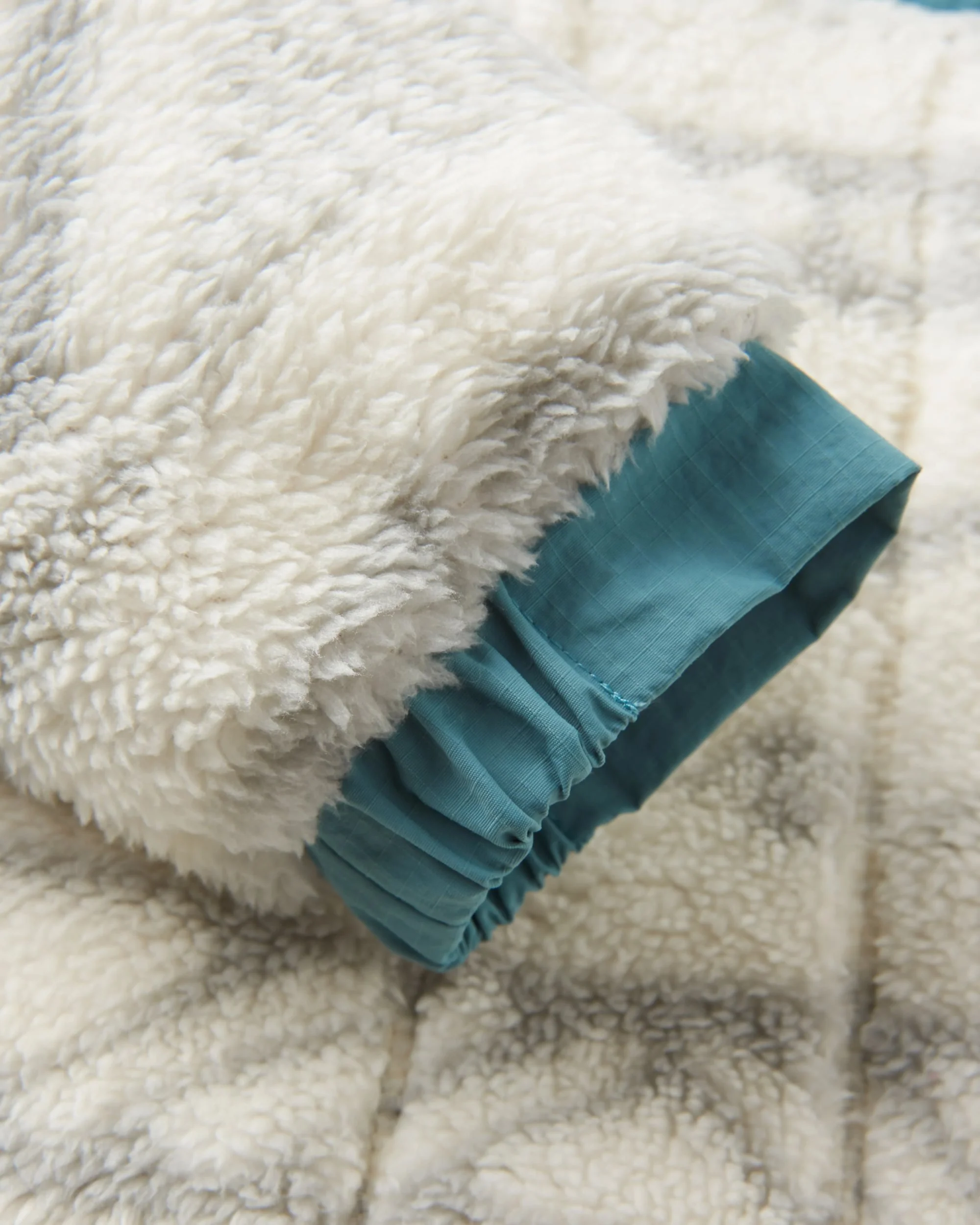 Beaumont Sherpa Hooded Fleece - Mountain Geo Vintage White - Image 7