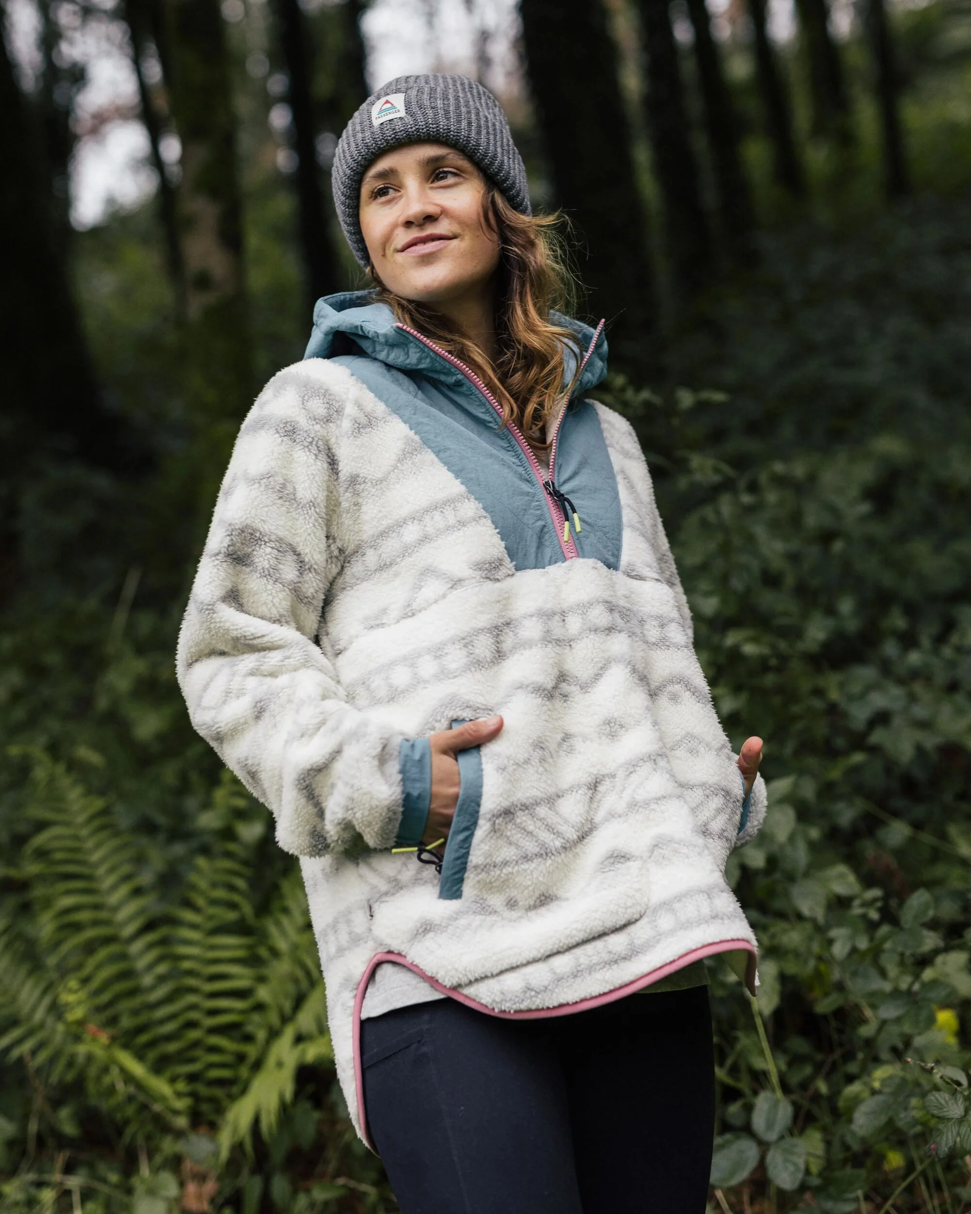 Beaumont Sherpa Hooded Fleece - Mountain Geo Vintage White - Image 9