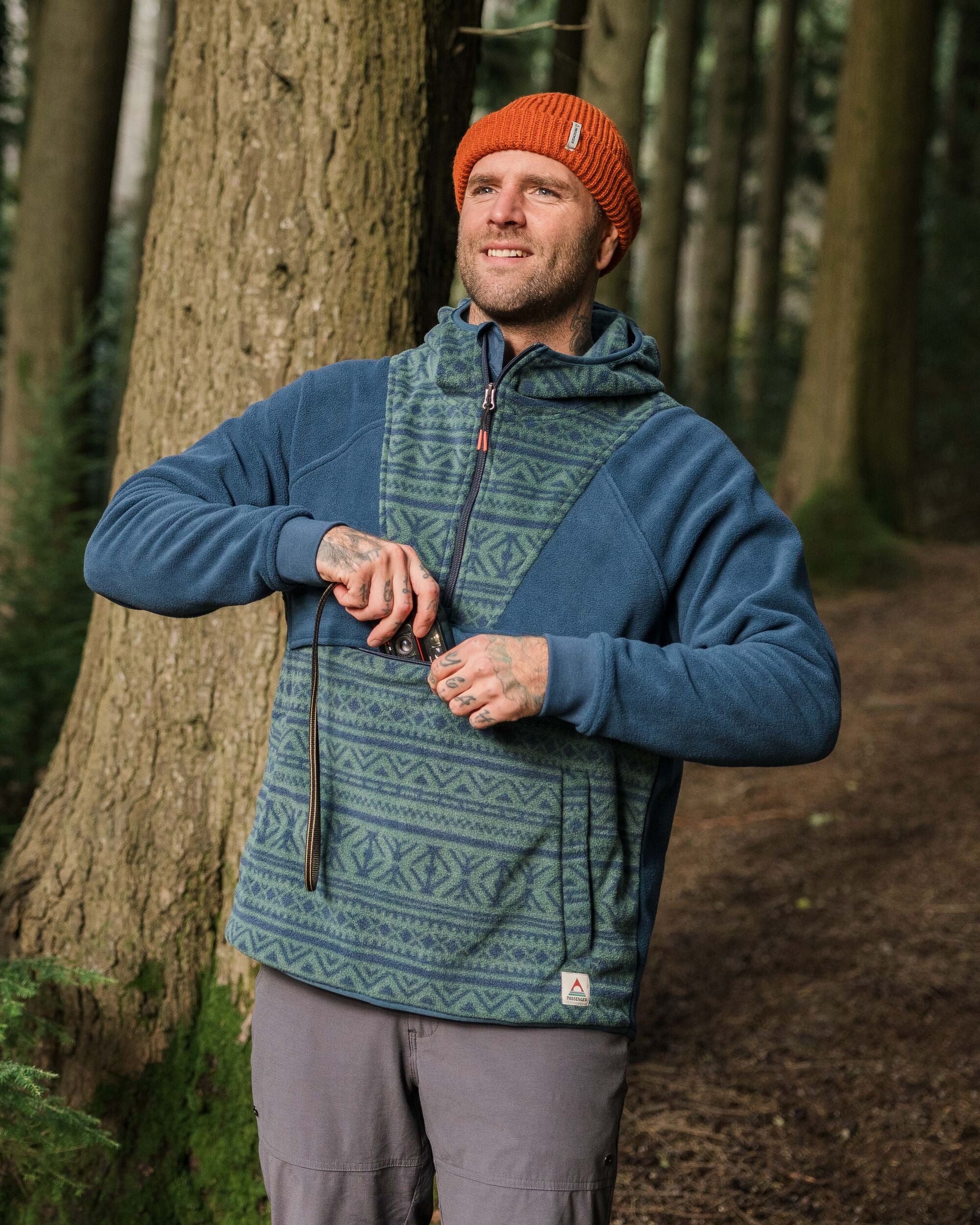 Edge Hooded 1/2 Zip Polar Fleece - Nordic Geo Deep Ocean - Image 4