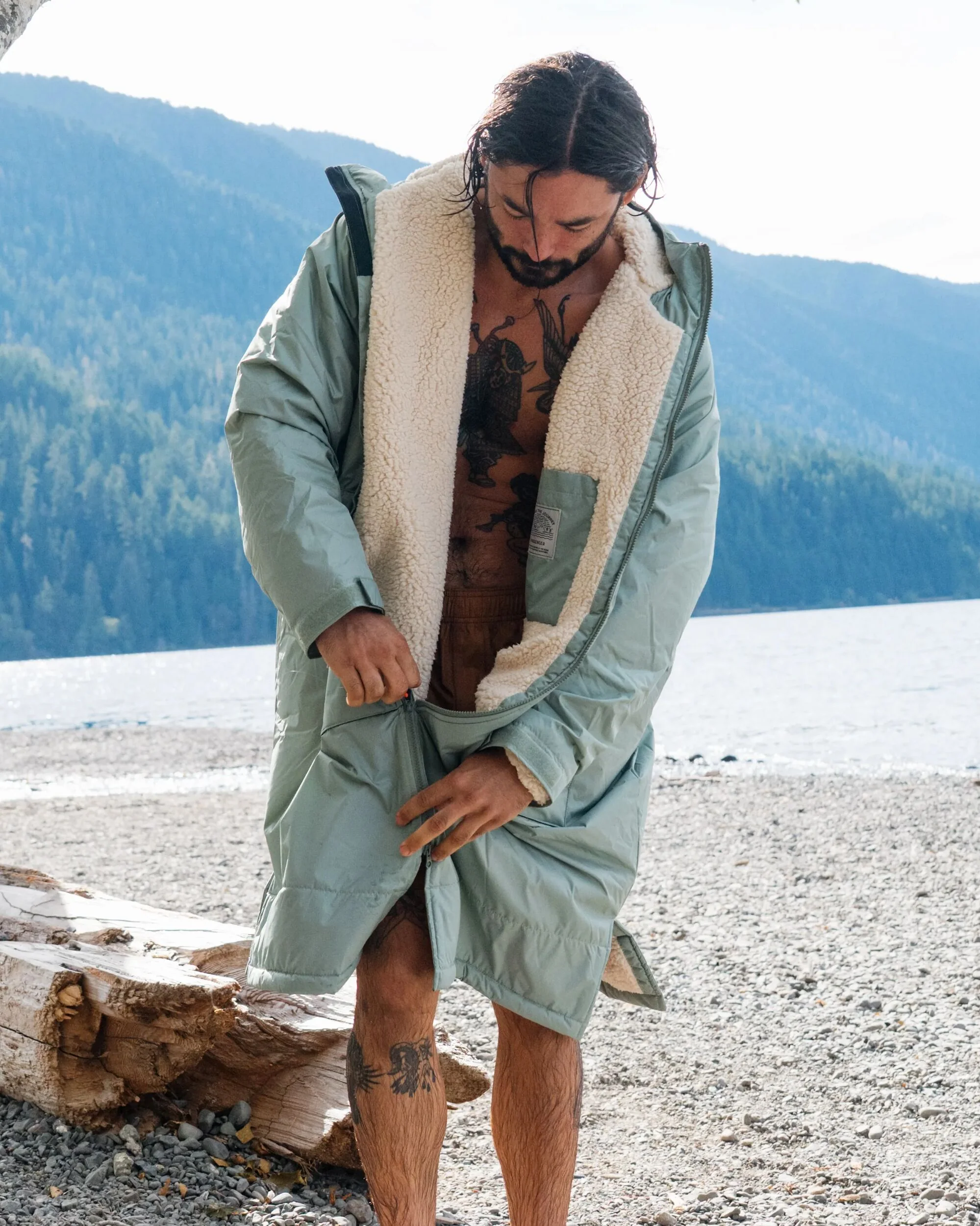 Escapism Sherpa Lined Changing Robe - Pistachio - Image 4