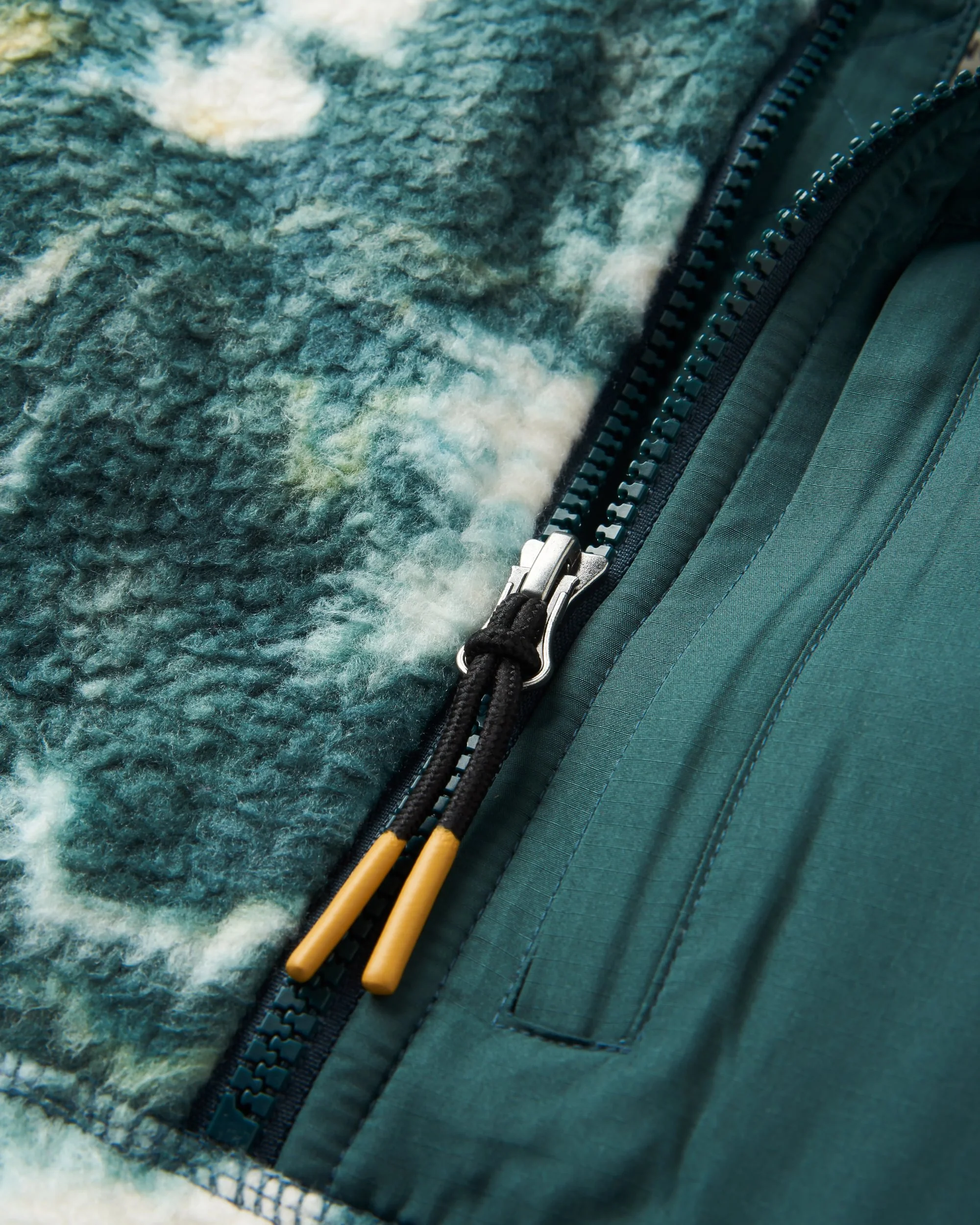 Home Sherpa Fleece - Frost Dark Fern - Image 4