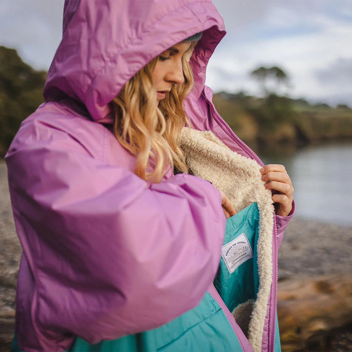 Roaming Sherpa Lined Changing Robe - Viridian Green/Orchid - Image 5