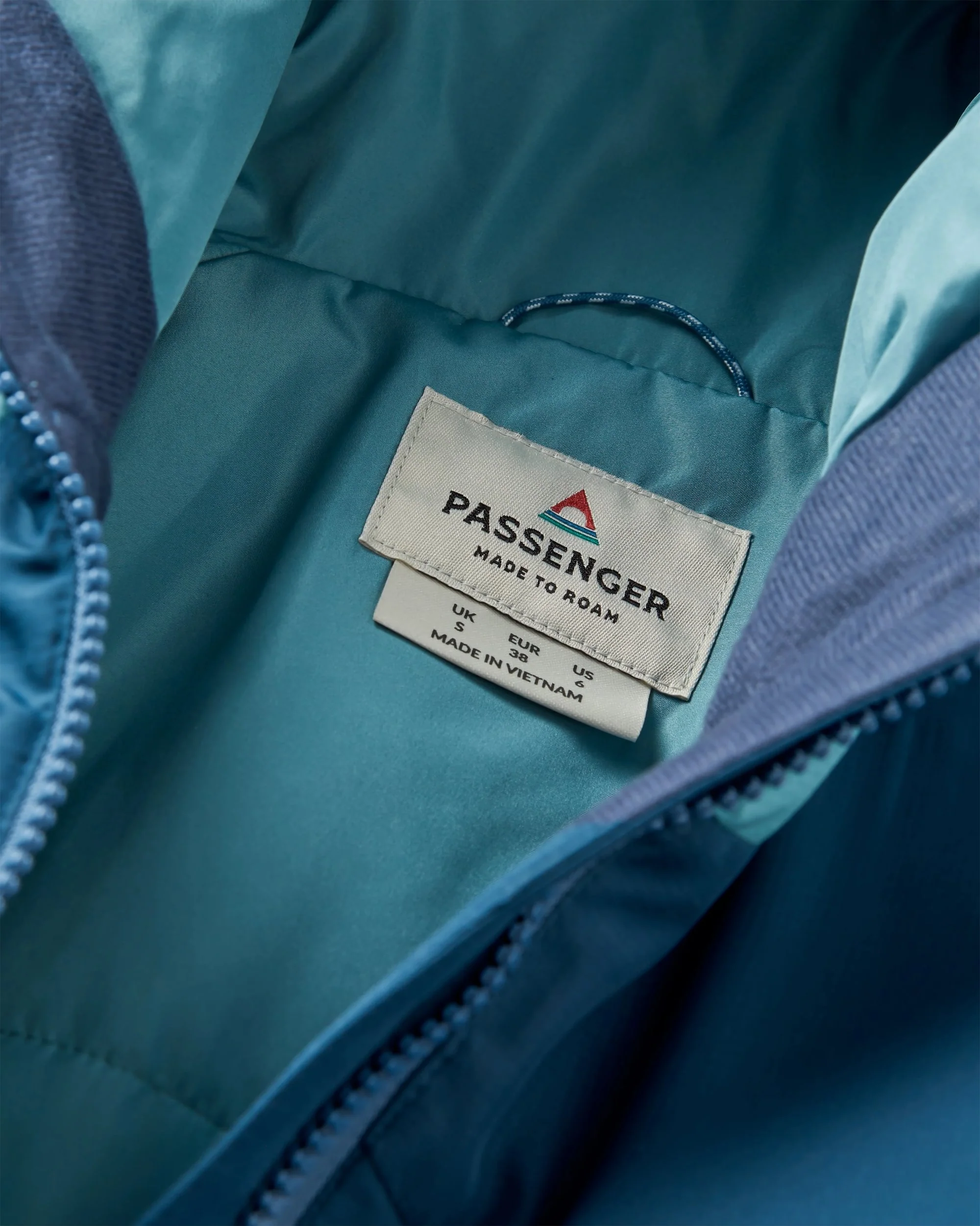 Shasta Lightweight Thermore® Insulated Jacket - Rich Navy/Dark Denim/Arctic - Image 3