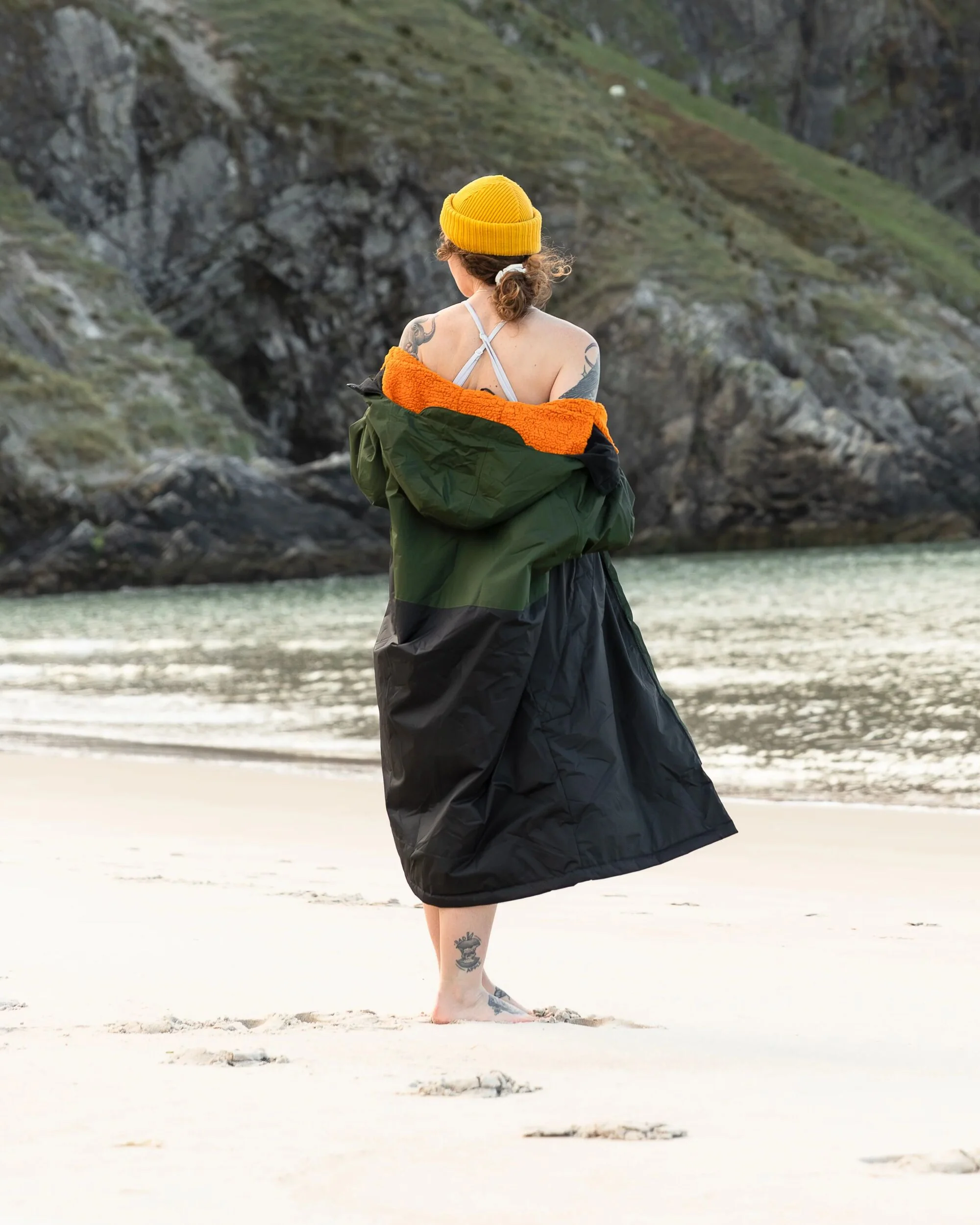 Tempest Waterproof Changing Robe - Fir Tree/ Black - Image 4