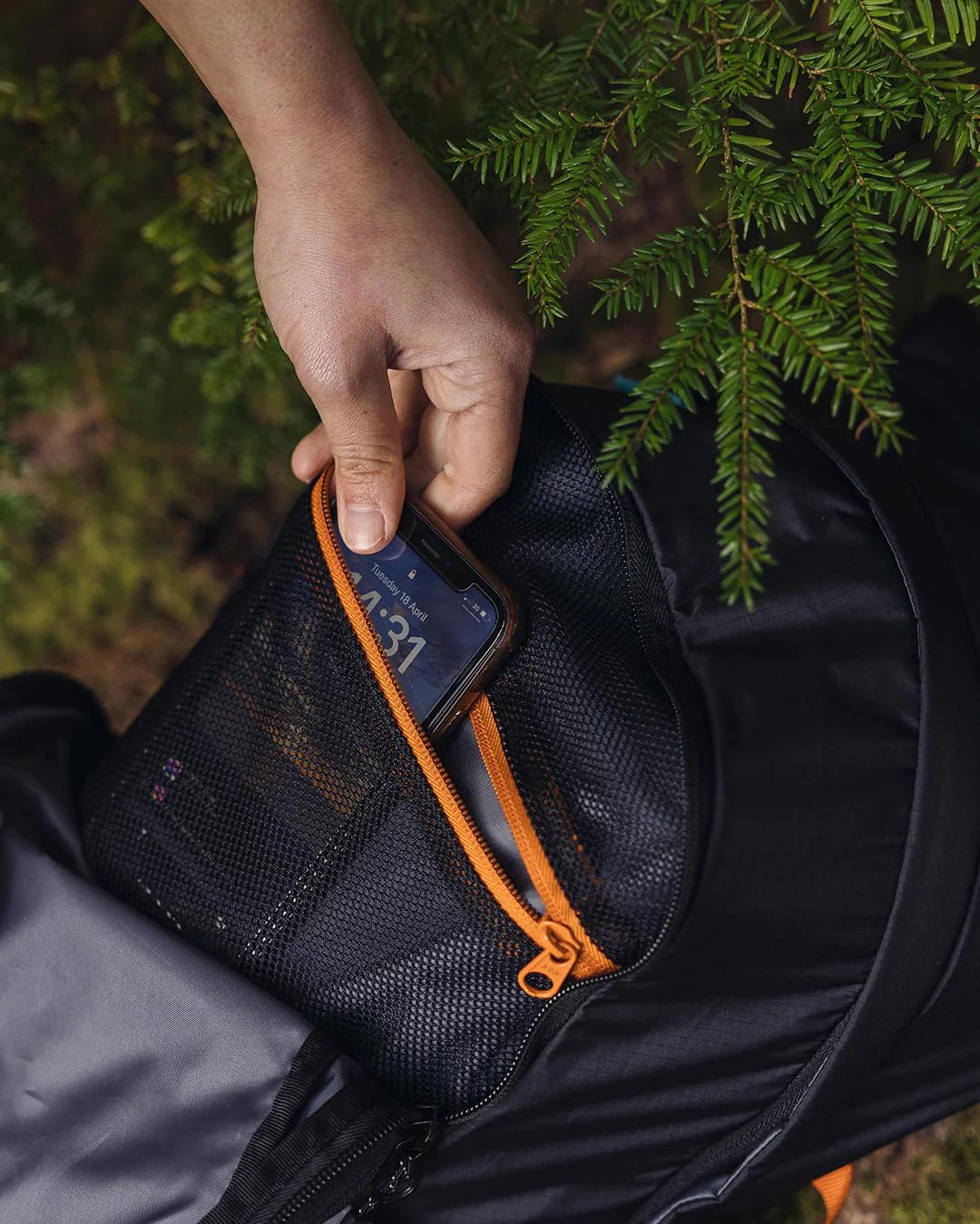 Track 20L Backpack - Black - Image 4