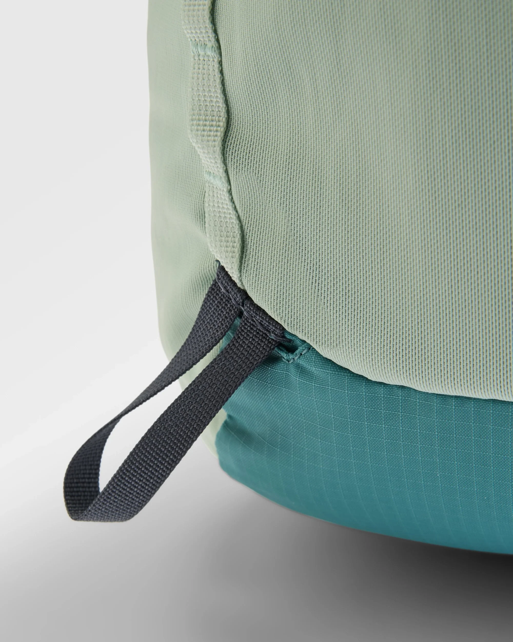 Trail 15L Hydration Pack - Arctic - Image 15