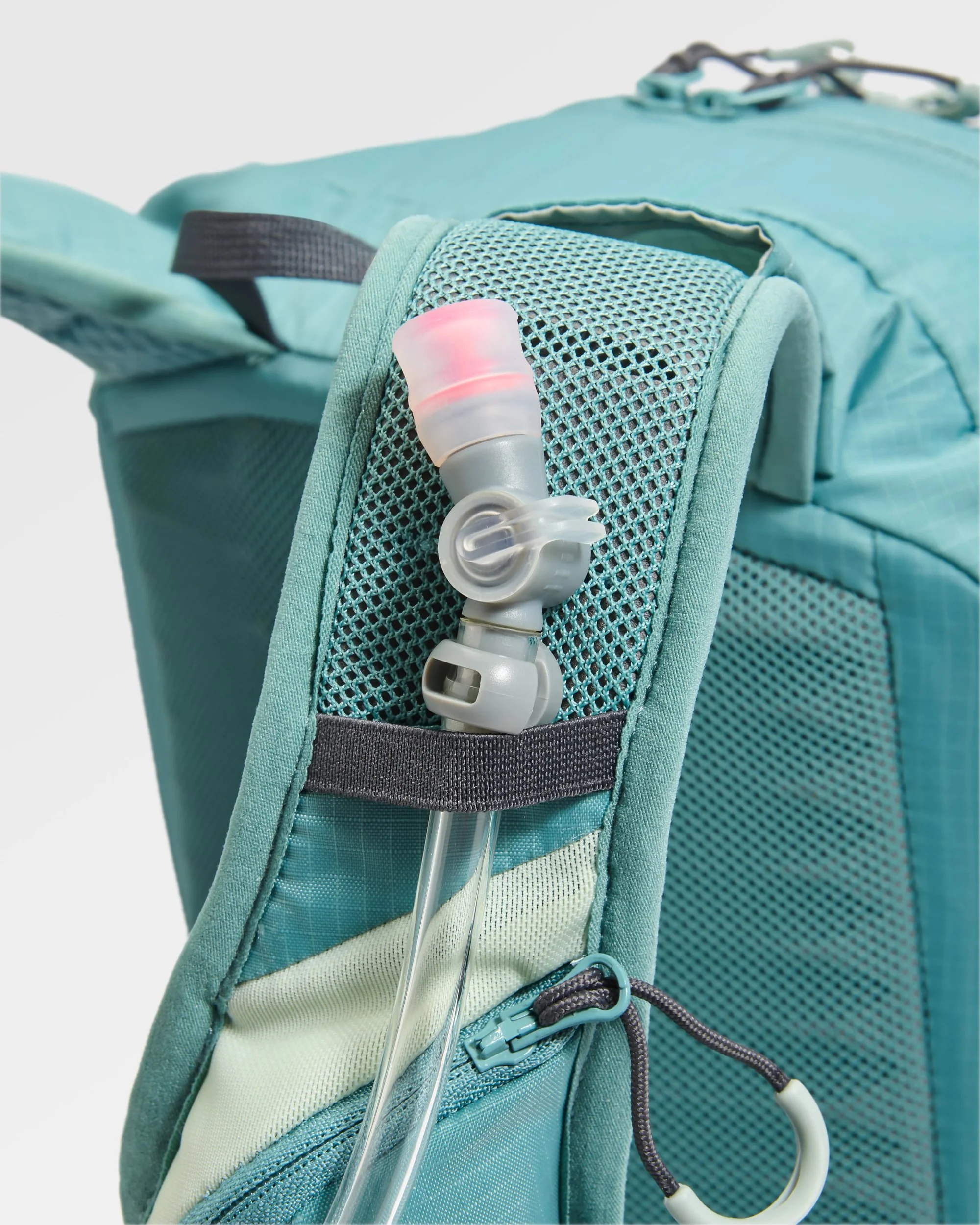 Trail 15L Hydration Pack - Arctic - Image 7