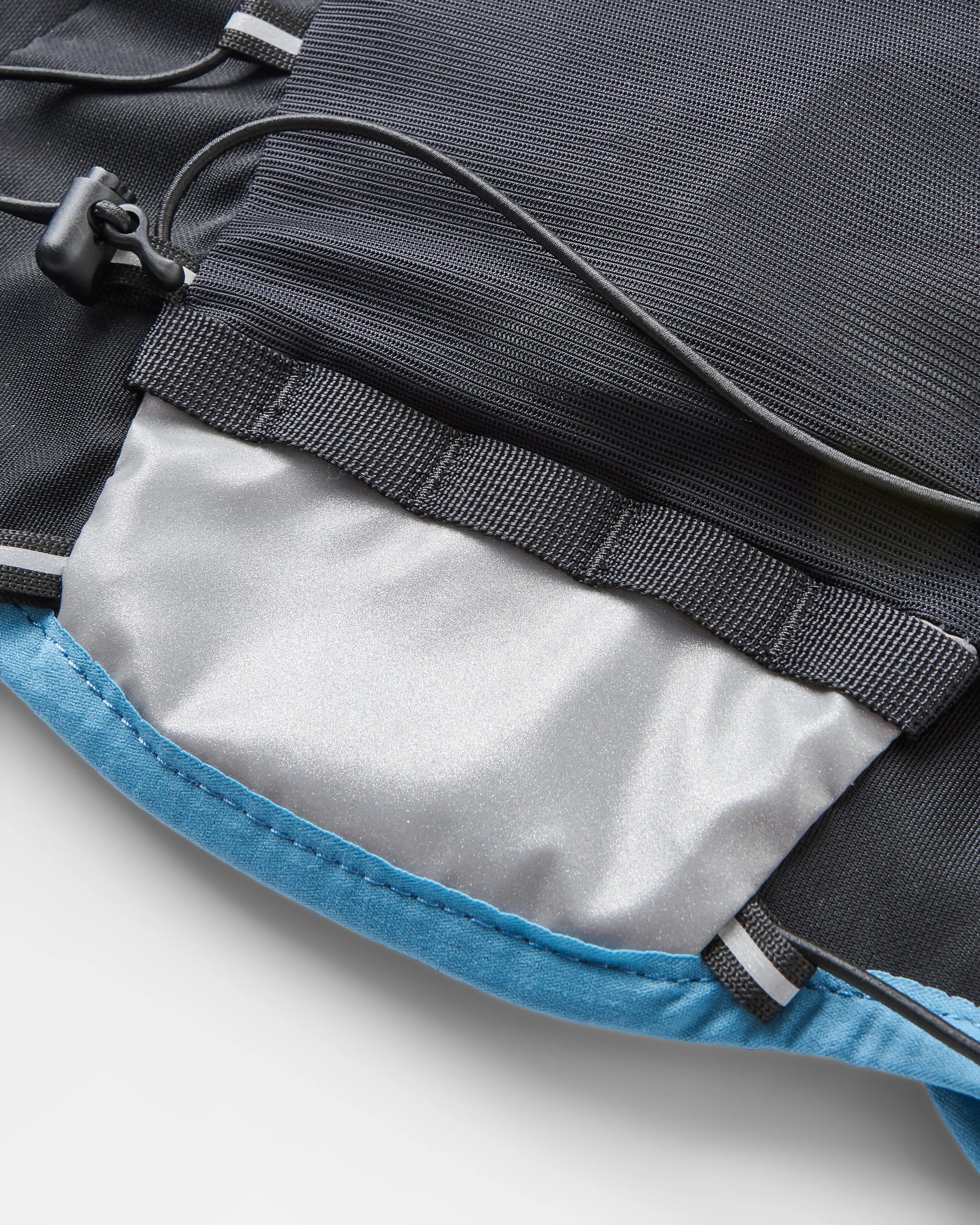 Traverse Trail Vest - Black - Image 8