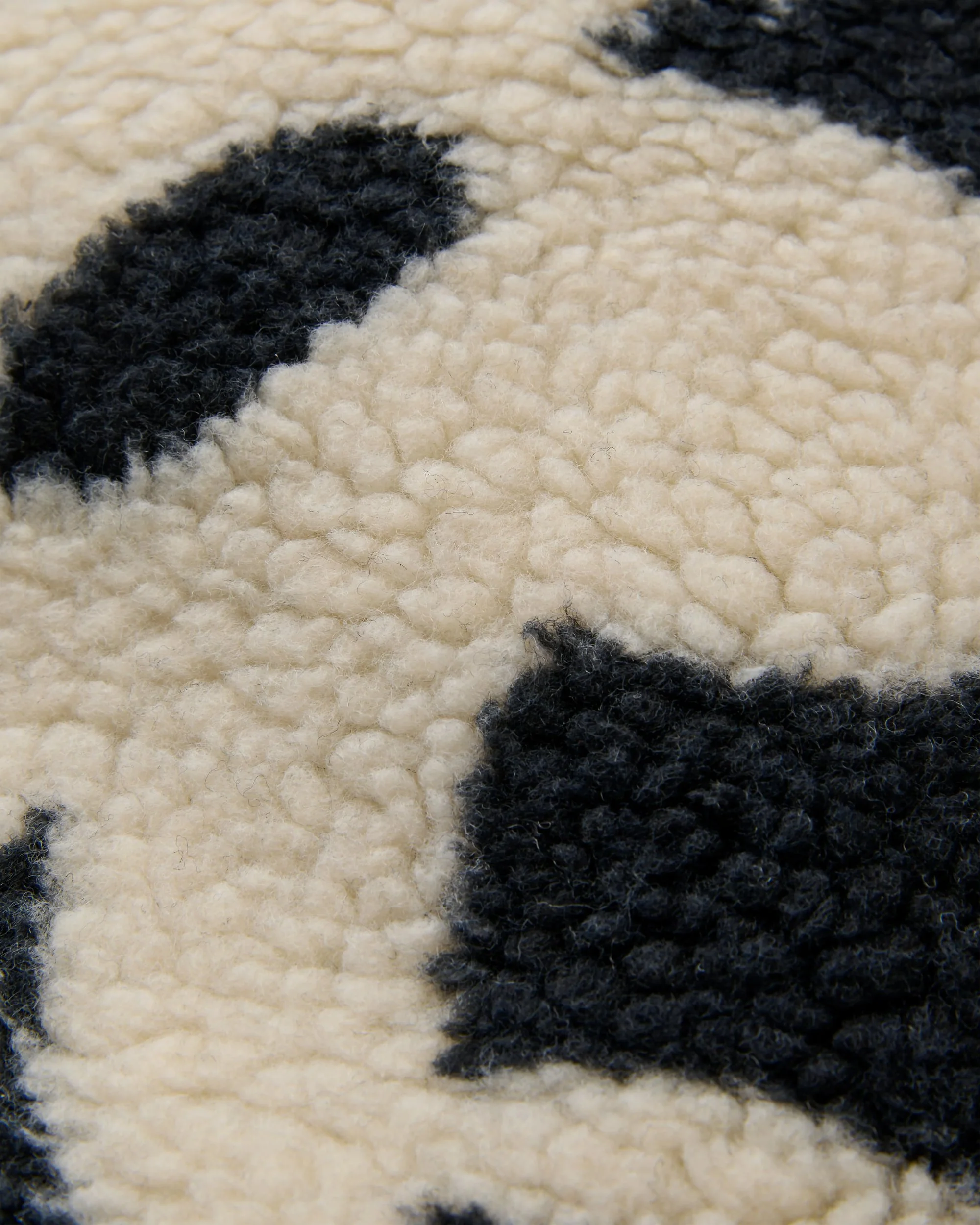 Valiant Deep Pile Fleece - Roam Further Black - Image 10