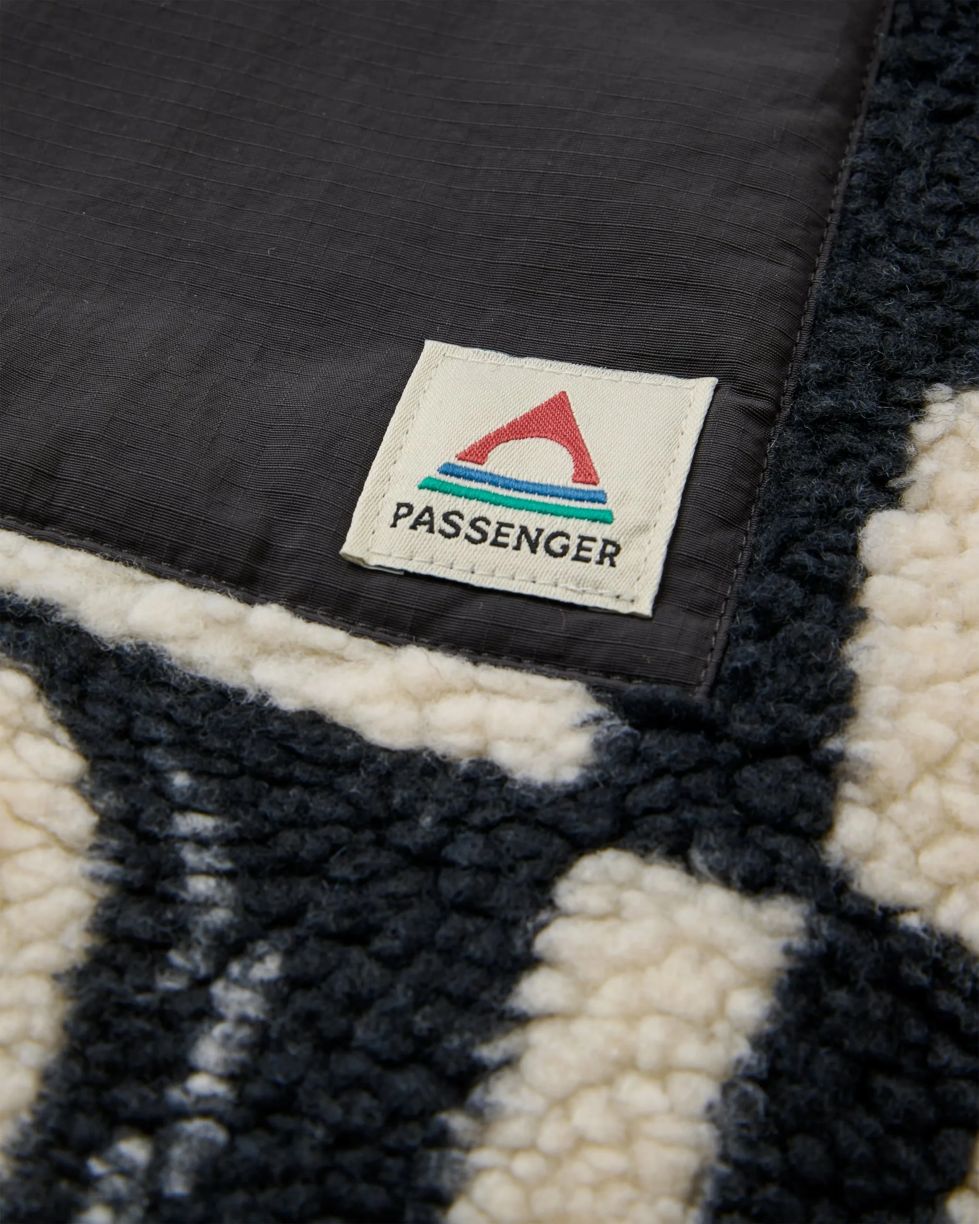 Valiant Deep Pile Fleece - Roam Further Black - Image 9