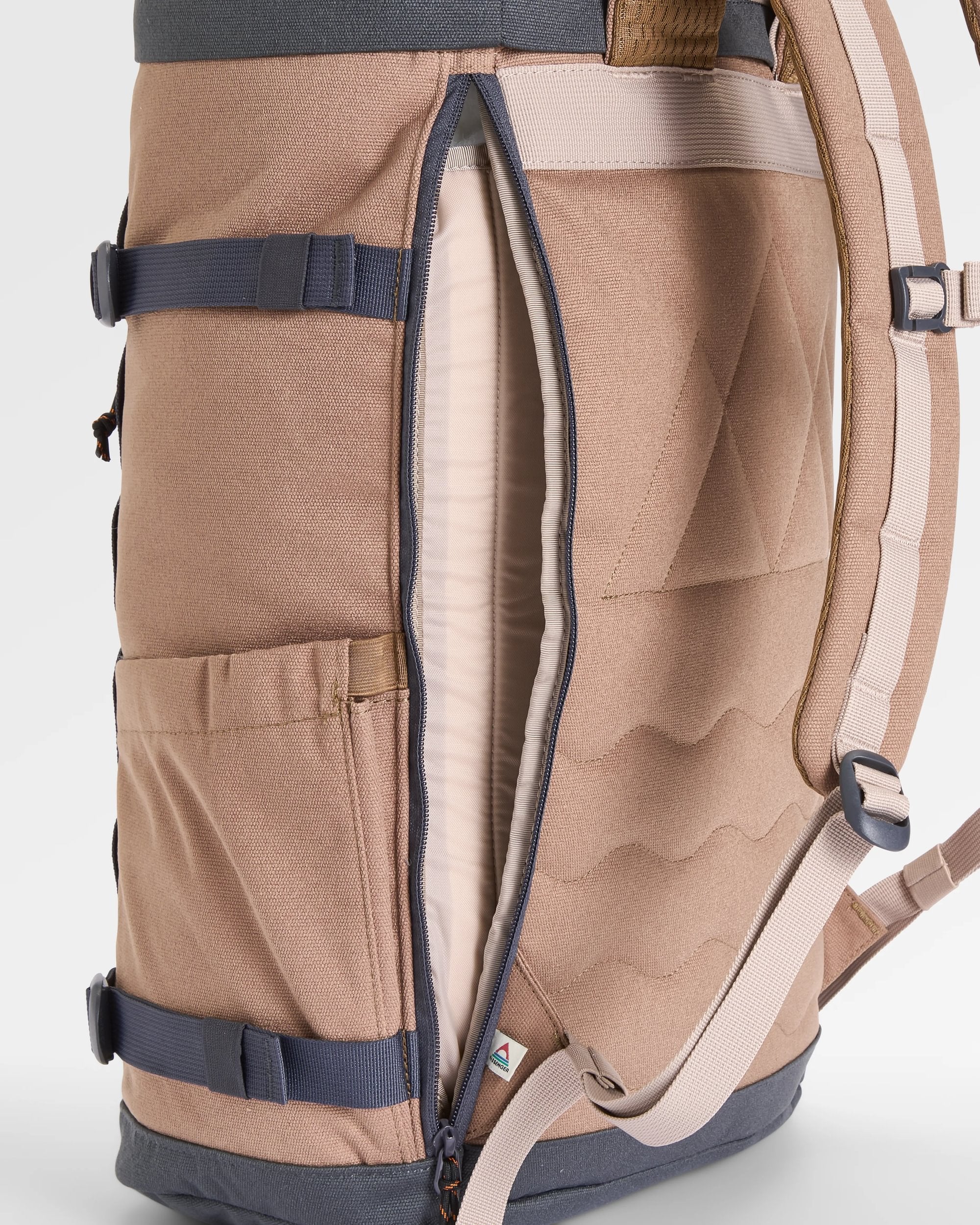 Vantage 30L Backpack - Charcoal/ Caramel - Image 11