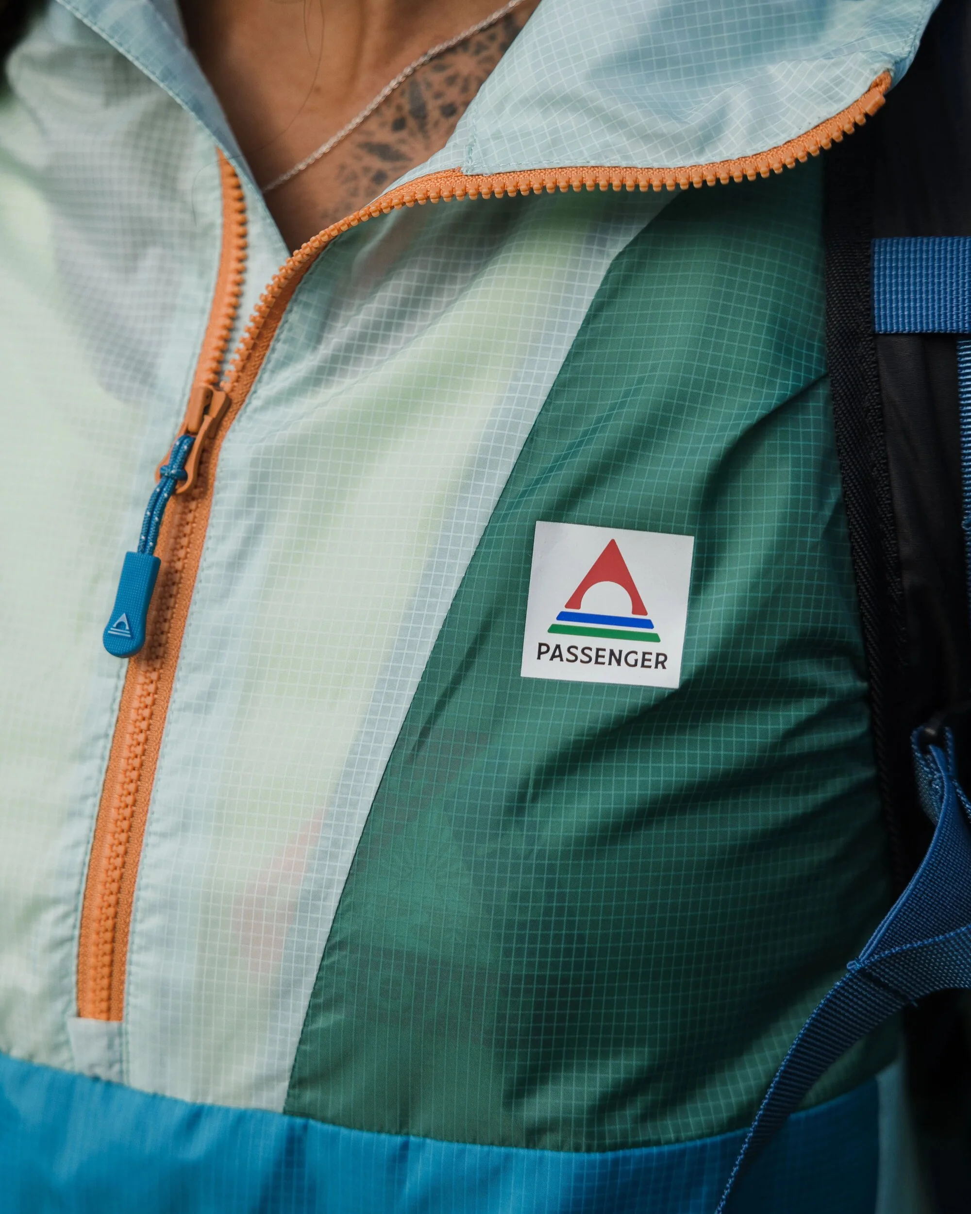 Viento Windshell Anorak - Surf Spray/Deep Sea - Image 3