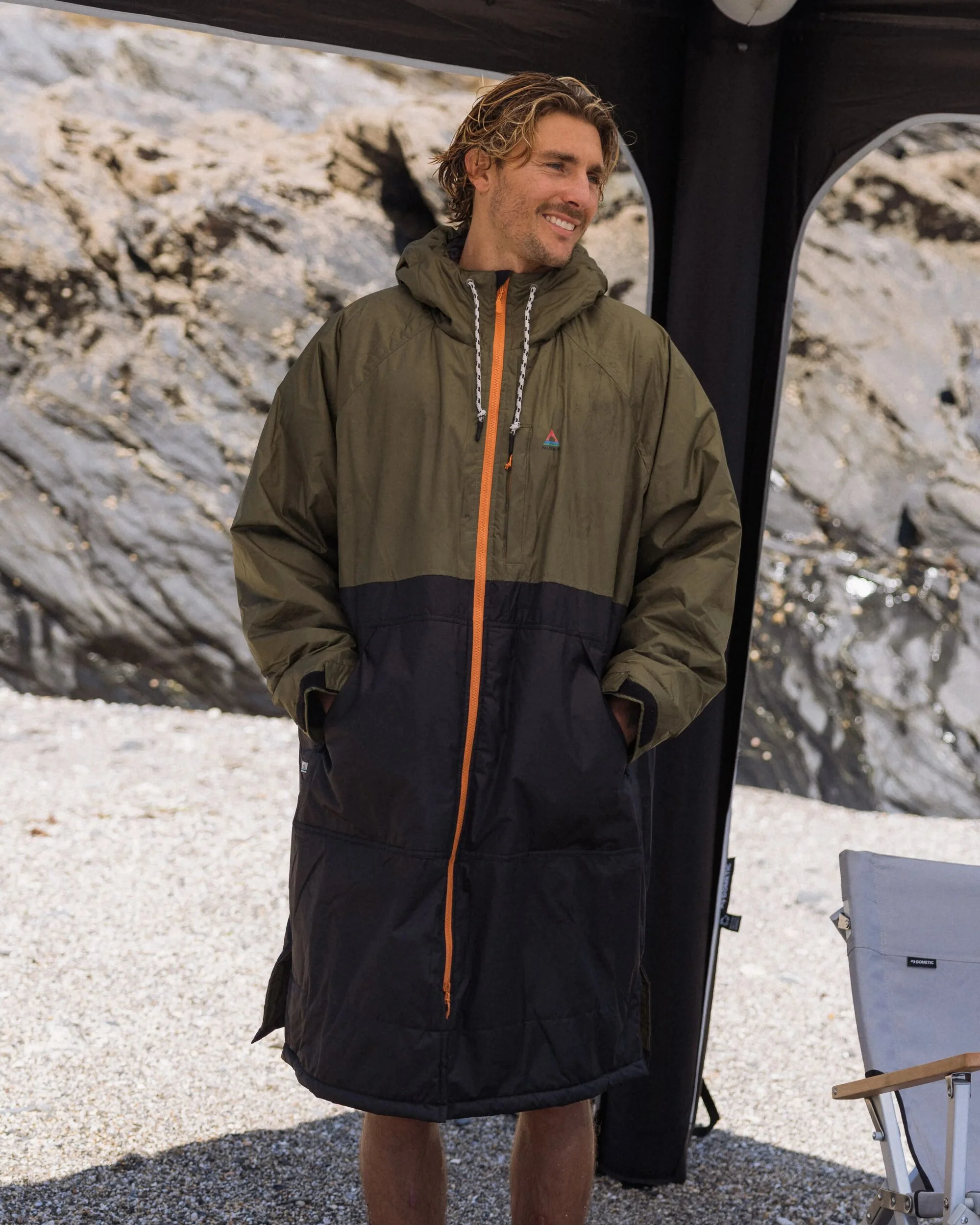 Waves Sherpa Lined Changing Robe - Black/Khaki - Image 2
