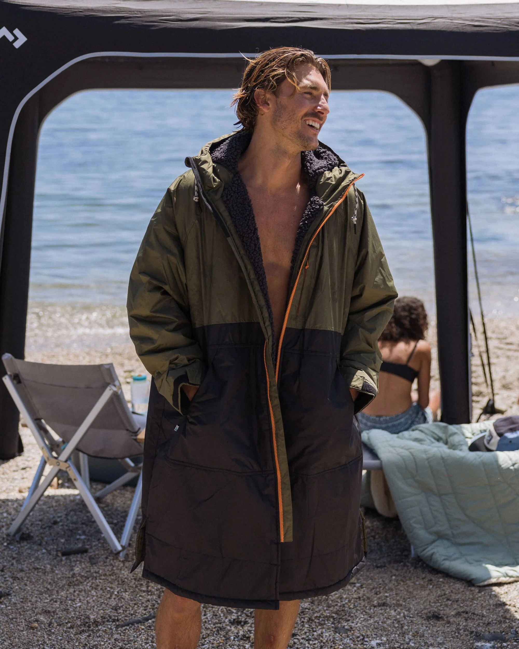 Waves Sherpa Lined Changing Robe - Black/Khaki - Image 5