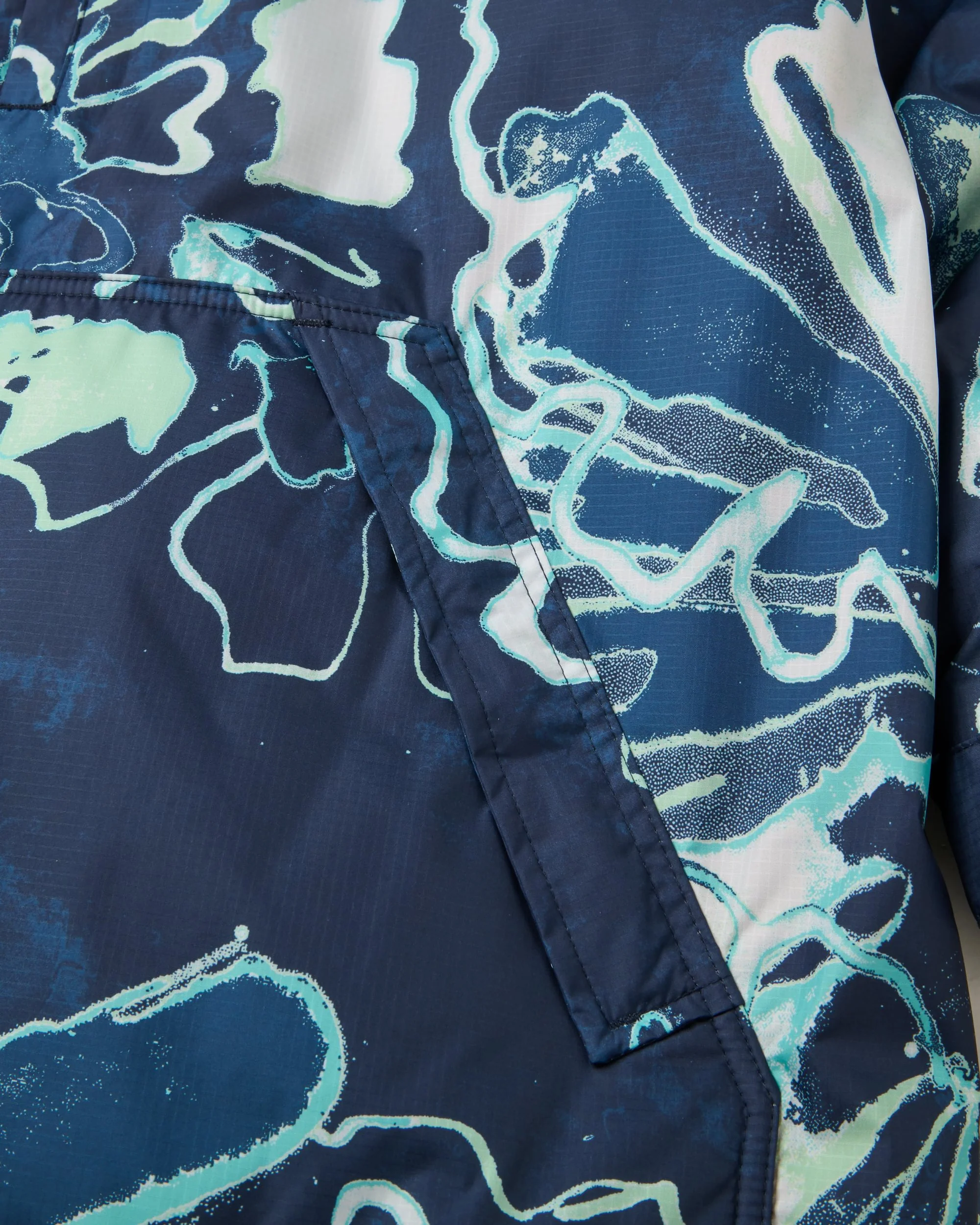 Waves Sherpa Lined Changing Robe - Frost Rich Navy - Image 4