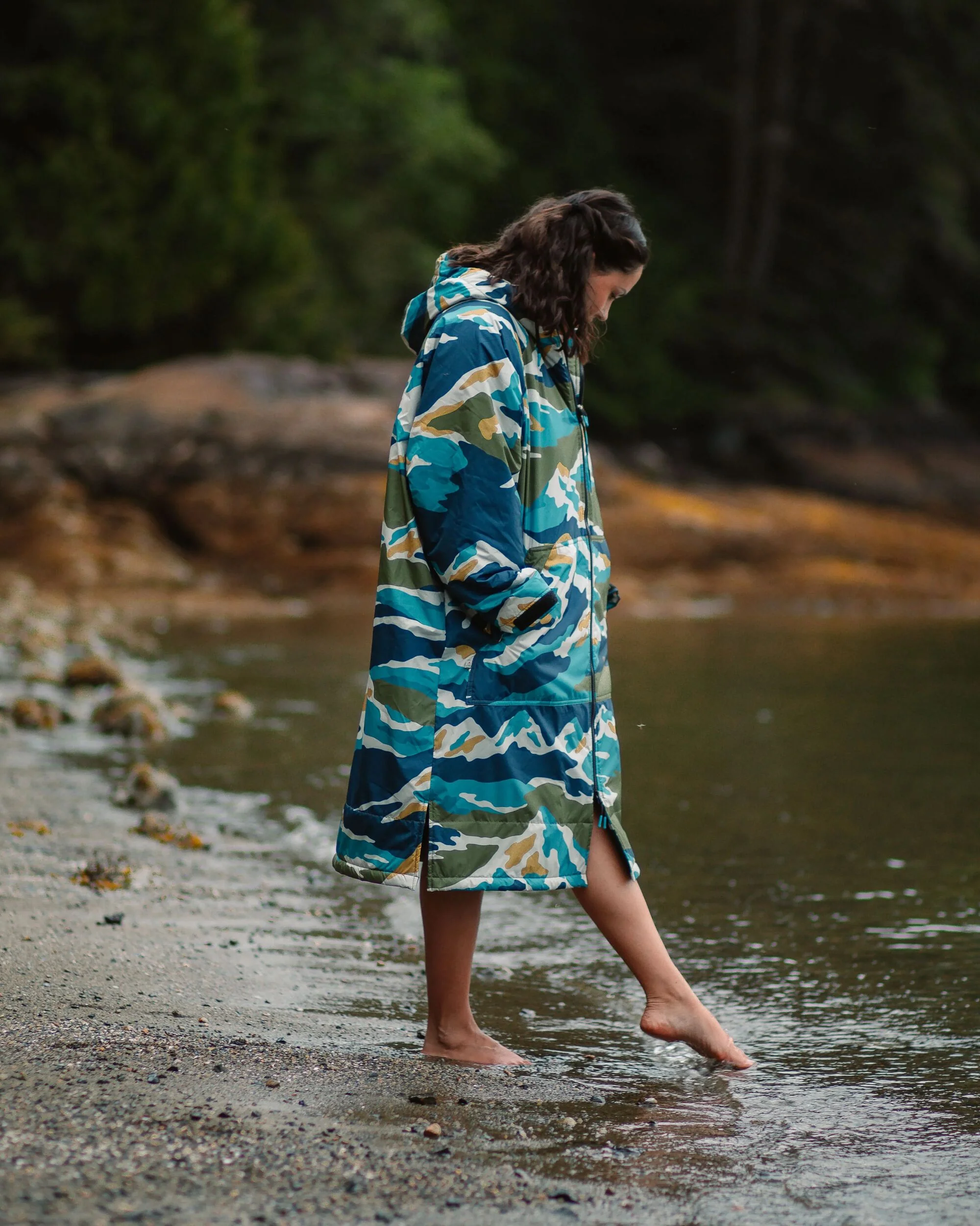 Waves Sherpa Lined Changing Robe - Mount Scenic Khaki - Image 2