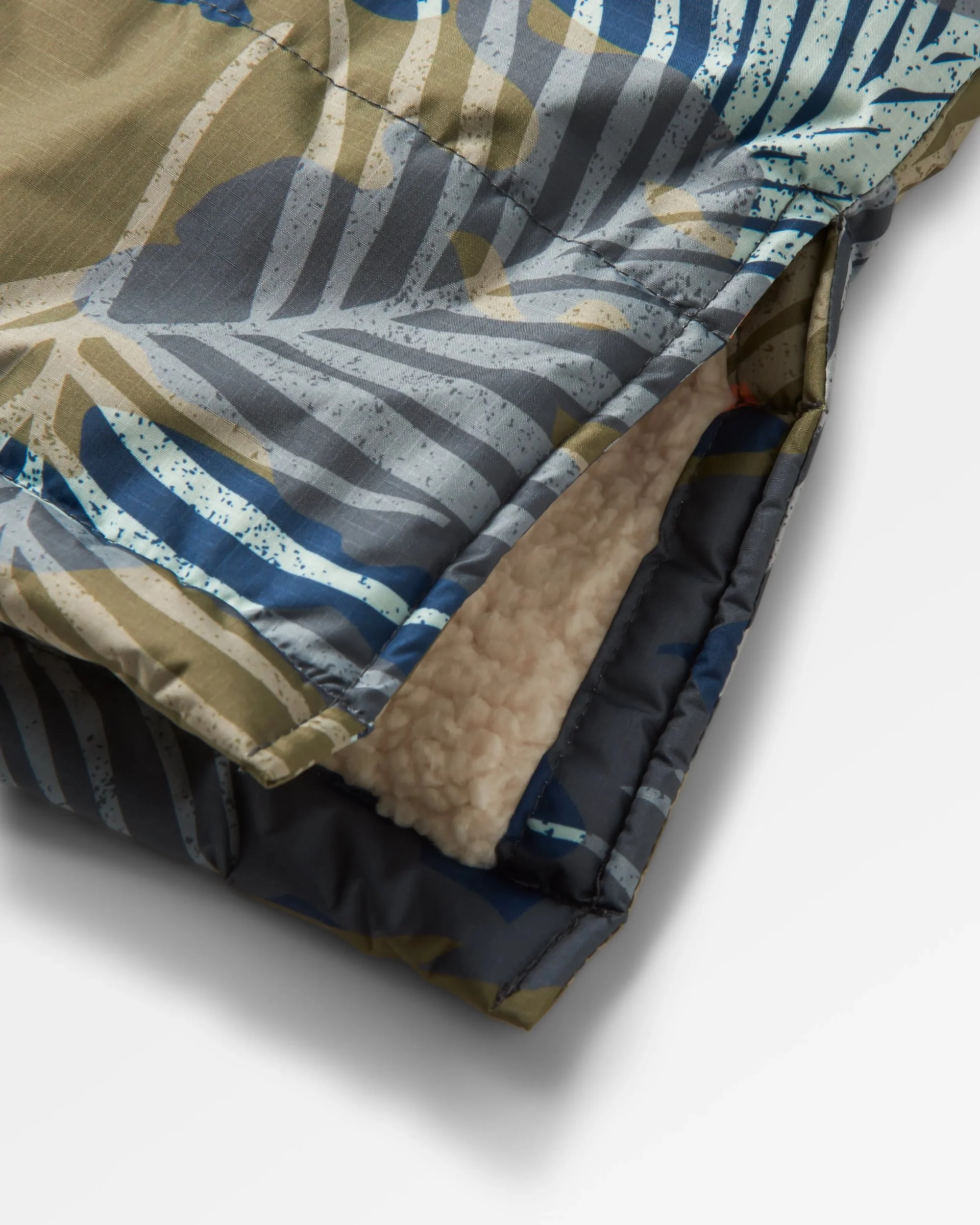 Waves Sherpa Lined Changing Robe - Palm Camo Apricot - Image 10