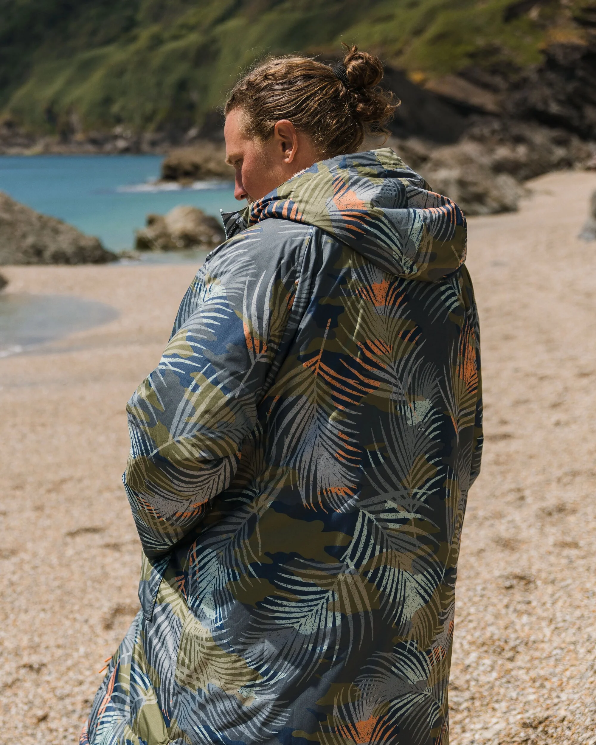 Waves Sherpa Lined Changing Robe - Palm Camo Apricot - Image 5