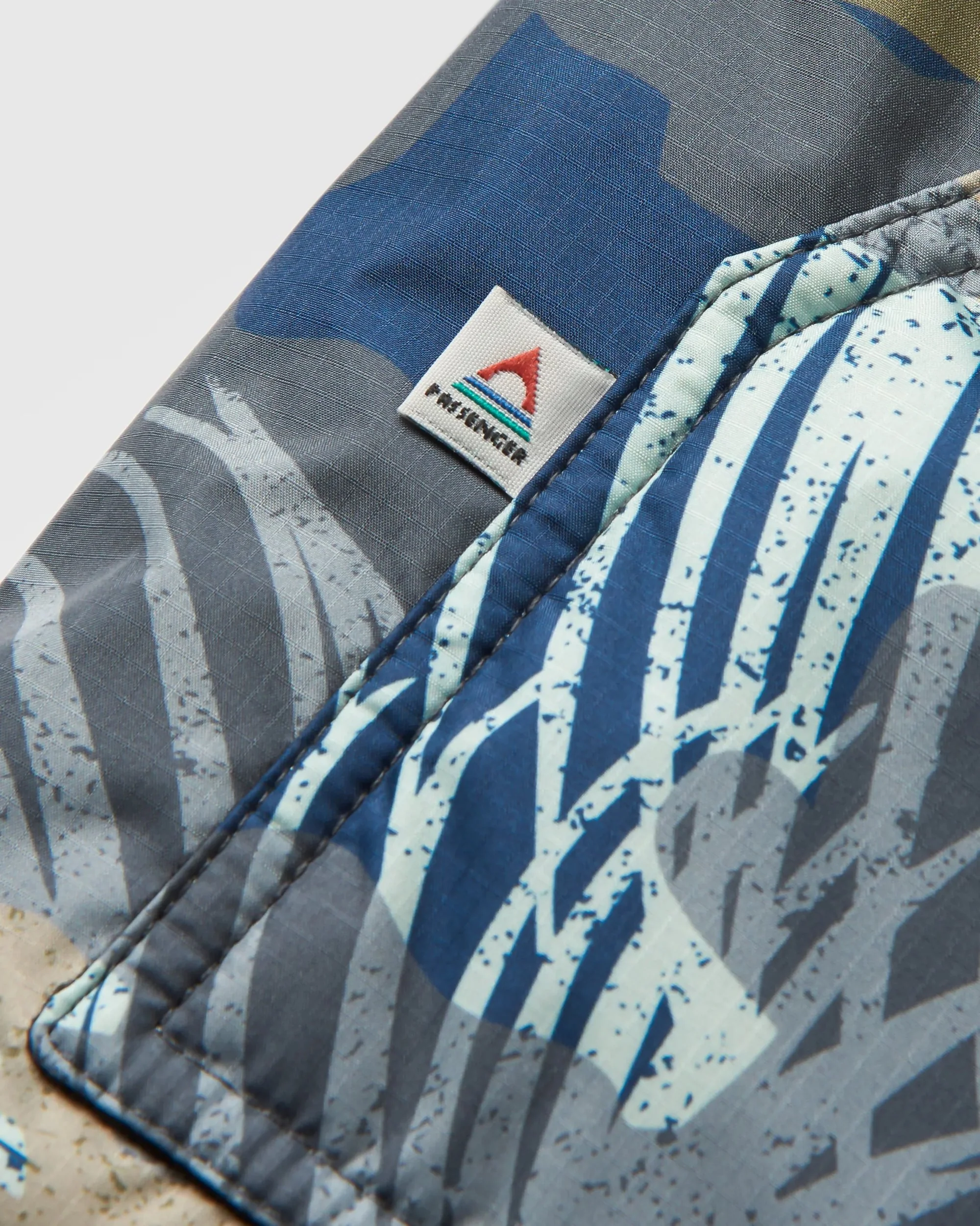 Waves Sherpa Lined Changing Robe - Palm Camo Apricot - Image 7