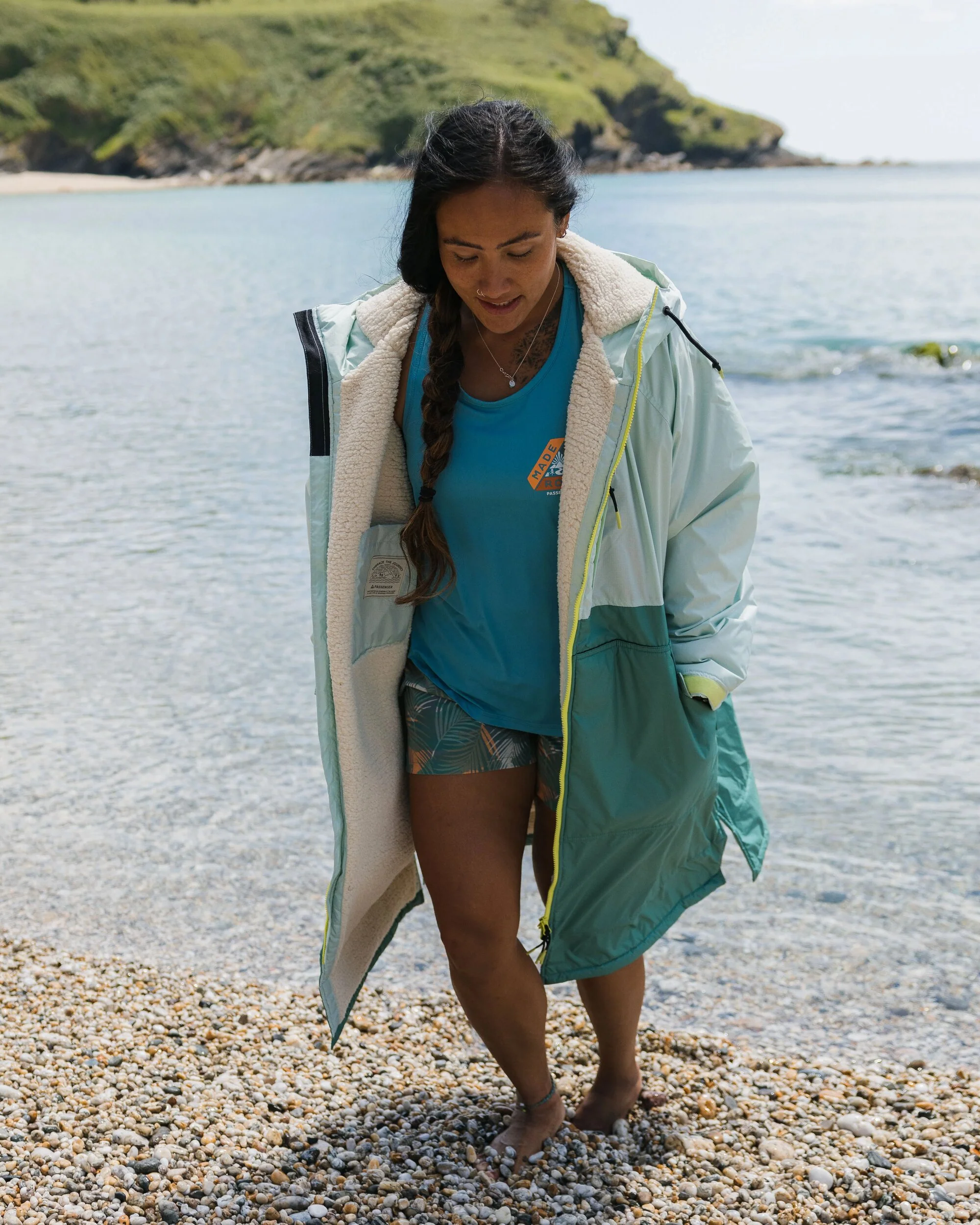 Waves Sherpa Lined Changing Robe - Surf Spray/Deep Sea - Image 7