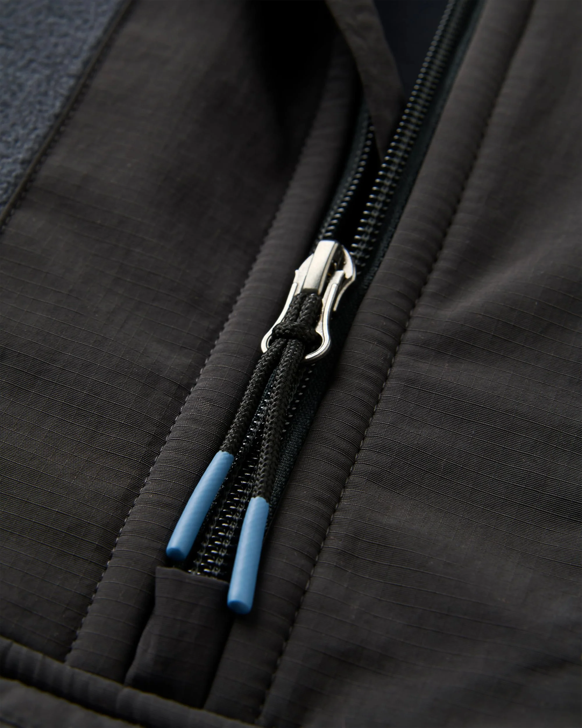 Woodland Hoodless 1/2 Zip Polartec® Fleece - Redwood/Charcoal - Image 4
